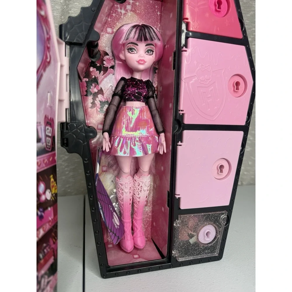 Monster High Skulltimate Secrets Fearidescent DRACULAURA Doll with Closet S2